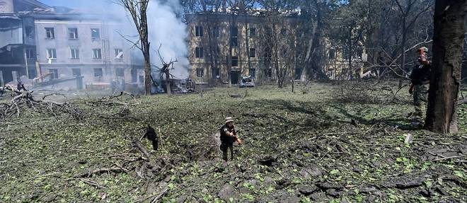 Ukraine: Poutine defie l'Otan, son armee pilonne les villes du Donbass