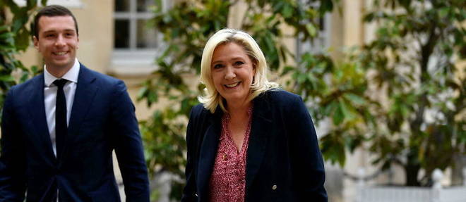Marine Le Pen atteint son plus haut niveau jamais mesure dans notre barometre avec 38 % d'opinions favorables (+ 3 points) (ici avec Jordan Bardella a Matignon, le 29 juin 2022).

