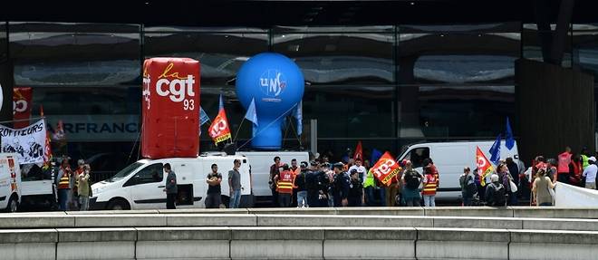 Aeroports parisiens: fin de la greve des pompiers, espoir de resolution pour d'autres salaries