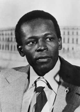 Angola: Mort de l'ex-president Dos Santos, a la tete du pays pendant 38 ans