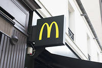 Une enseigne McDonald's à Paris.
