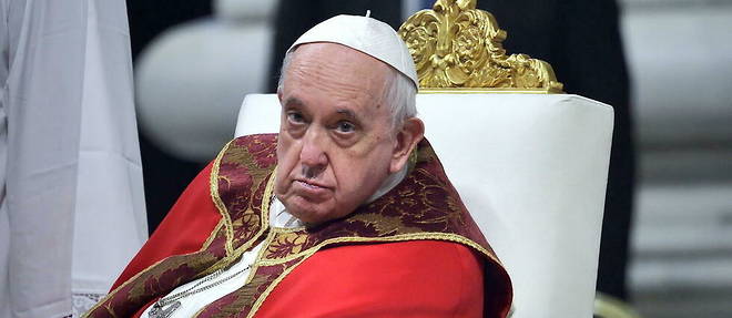 Le pape Francois a nomme trois femmes membres du bureau du Vatican qui examine les nominations d'eveques.
