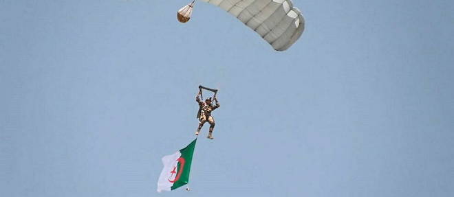 Parachutiste de l'armee algerienne lors des commemorations de l'independance de l'Algerie le 5 Juillet 2022.
