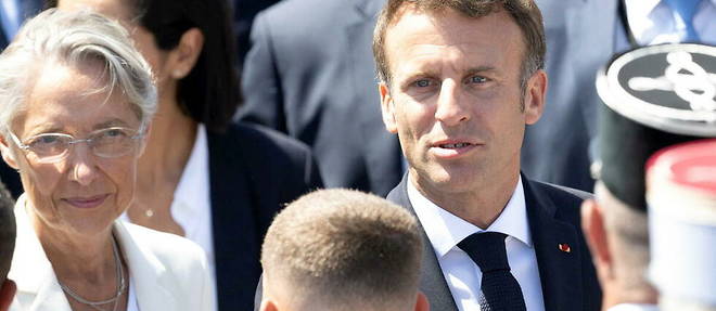 Elisabeth Borne et Emmanuel Macron assistent au defile du 14 Juillet a Paris, le 14 juillet 2022.
 
