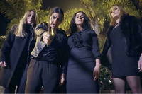 De gauche à droite, les comédiennes Mali Levi, Dana Ivgy, Rita et Lihi Kornowski interprètent respectivement Naama, Dori, Lizi et Sapir (initialement Nastja), quatre femmes que rien ne prédestinait à embrasser une carrière criminelle.

