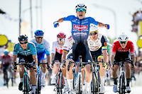 Le Belge Jasper Philipsen  a remporté au sprint la 15e étape du Tour de France  à Carcassonne.
