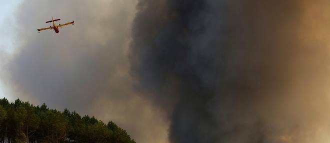 Dans la canicule et les fumees, 16.000 personnes evacuees a cause des feux en Gironde