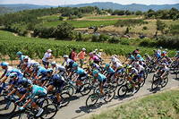 Tour de France : abandon&nbsp;de trois coureurs positifs&nbsp;au Covid-19