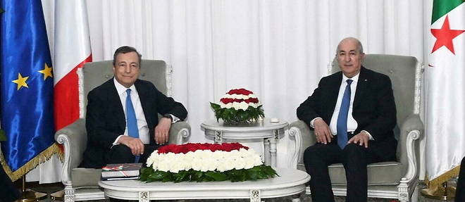 Le Premier ministre italien, Mario Draghi, en visite en Algerie, a longuement echange avec le president algerien Abdelmadjid Tebboune.
