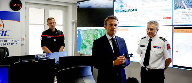Emmanuel Macron sera aux cotes des pompiers mobilises en Gironde.
