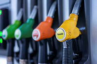 La ristourne consentie par l’État français sur le prix du carburant à la pompe séduit les automobilistes suisses.
