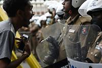 Sri Lanka: le campement de la contestation brutalement d&eacute;mantel&eacute;, inqui&eacute;tudes pour la dissidence