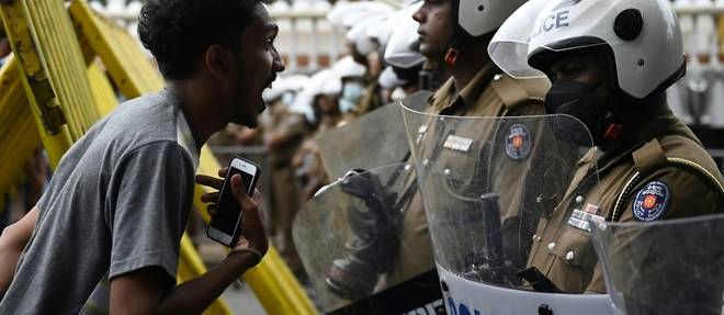 Sri Lanka: le campement de la contestation brutalement demantele, inquietudes pour la dissidence