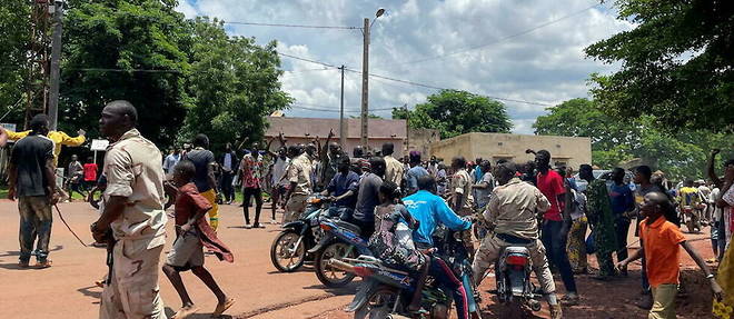 Ce vendredi 22 juillet, peu apres 5 heures du matin, des tirs nourris et des explosions ont ete entendus dans la ville-garnison de Kati, pres de Bamako. 
