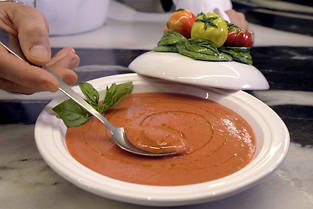  La soupe de tomates glacée de Jean-François Piège.
