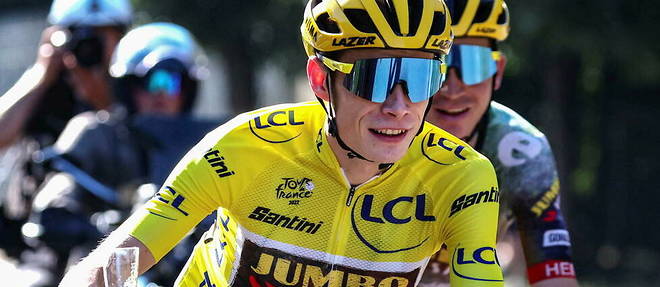 Jonas Vingegaard, portant le maillot jaune lors de la 21e et derniere etape de la 109e edition du Tour de France, le 24 juillet 2022.
 
