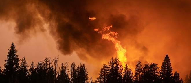 Un violent incendie continue de s'etendre en Californie, des milliers d'evacues