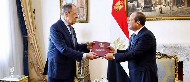 Le chef de la diplomatie russie a entame en Egypte un enouvelle tournee africaine qui doit le mener dans quatre pays. Ici, avec le president egyptien Abdel Fattah el-Sissi.
