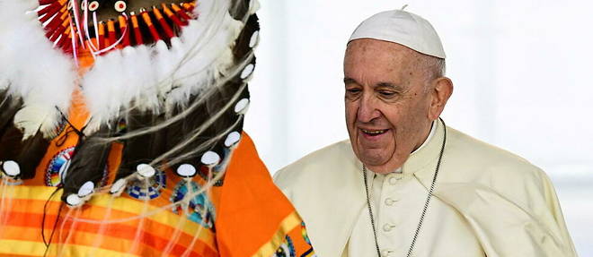 Le pape Francois est en visite au Canada.
