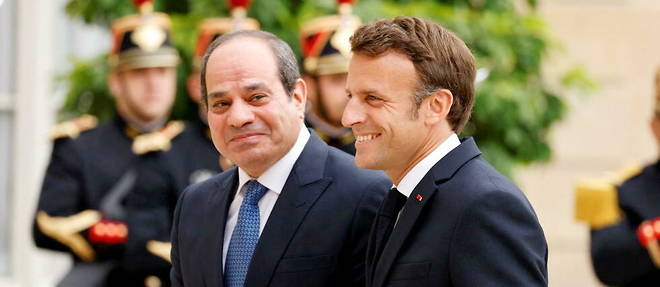 Emmanuel Macron et Abdel Fattah al-Sissi sur le perron de l'Elysee.
