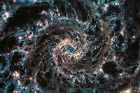 Sur cette image de la galaxie du fantôme ou Messier 74 prise par le télescope spatial James Webb dans l'infrarouge, sa structure de gaz et de poussière se révèle. 
