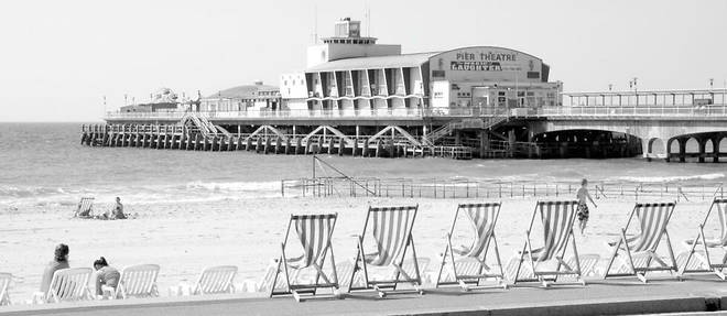 La plage de Bournemouth, dans le Dorset, en Anglettre, ou se deroule une partie de l'enigme du "Code Twyford", de la romanciere Janice Hallett, traduit chez Denoel. 
