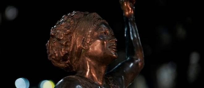 Bresil: une statue de Marielle Franco, elue assassinee, inauguree a Rio