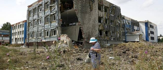 Soldats en zones civiles, collaborateurs des Russes: les delicates questions de la guerre en Ukraine