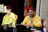 Pour le discours commémorant le 23e anniversaire de son accession au Trône, Mohammed VI s'est voulu le défenseur de l'égalité homme-femme dans une acception respectant les préceptes de l'islam mais aussi le champion d'un volontarisme économique, social et diplomatique. 
