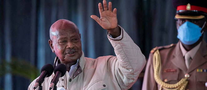 Ancien guerillero, Yoweri Museveni est au pouvoir depuis 1986. Non seulement il n'envisage pas de ceder sa place democratiquement, mais il s'emploierait a essayer de se faire remplacer par son fils, deja a la tete des forces armees ougandaises. 
