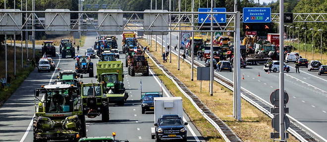 Les agriculteurs neerlandais multiplient les actions de blocage, notamment sur les autoroutes du pays.
