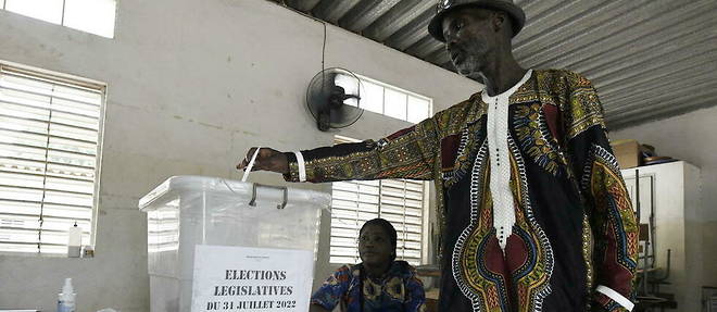 Bien qu'elles se soient deroulees dans le calme le 31 juillet, les legislatives senegalaises demeurent sous tension dans l'attente des resultats. 
