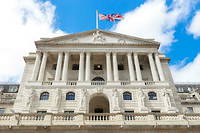 La Banque d'Angleterre (BoE) a procédé jeudi à la plus importante augmentation de son taux d'intérêt directeur depuis 27 ans dans le but d'endiguer l'inflation.
