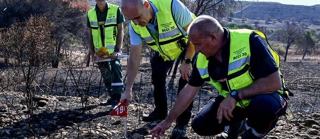 Pompiers, gendarmes et forestiers enquetent sur les incendies "comme sur une scene de crime"
