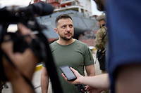 Volodymyr Zelensky a accusé Amnesty de mettre  « la victime et l'agresseur d'une certaine manière sur un pied d'égalité ».
