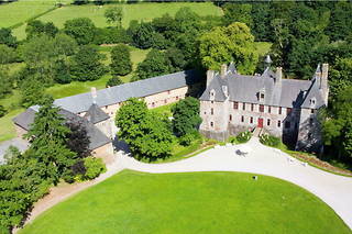 Le château de Cerisy-La-Salle (Manche) propriété familiale qui accueille les fameux colloques.
