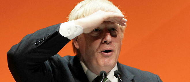 Alors que les Britanniques sont confrontes a une crise economique, le Premier ministre dechu Boris Johnson revient de son voyage de noces. 

