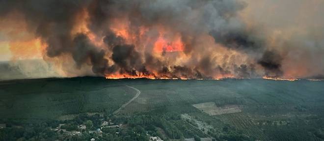 Campings et habitants evacues en Aveyron, l'incendie ne progresse plus