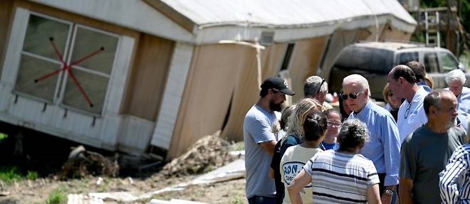Dans le Kentucky, Biden tente d'apporter de l'espoir aux victimes des inondations - et au pays