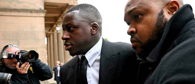 Manchester City and France international footballer Benjamin Mendy (C) arrives to Chester Crown Court for a pre-trial hearing in Chester, northwest England, on May 23, 2022. - Mendy, who has been charged with seven counts of rape, was freed on bail last month with "stringent" conditions, including the surrender of his passport. Mendy, who is accused by five women of seven counts of rape and one of sexual assault, has been in custody since being arrested and charged on August 26 last year. (Photo by Paul ELLIS / AFP)