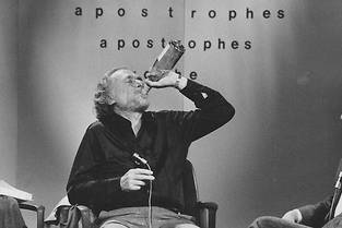 Charles Bukowski, ivre, sur le plateau d’Apostrophes le 29 septembre 1978.
