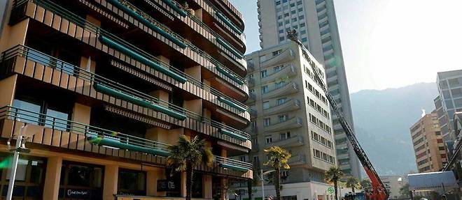 Le 24 mars 2022, cinq membres d’une même famille se sont jetés du 7 e  étage d’un immeuble du centre-ville de Montreux.  ©Cyril Zingaro/AP/SIPA