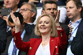 Liz Truss, ministre des Affaires étrangères britannique et candidate à la successsion de Boris Johnson à la tête des conservateurs, lors d'une rencontre de l'Euro féminin de football entre l'Angleterre et l'Allemagne au stade de Wembley, le 31 juillet 2022.
