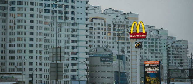 Un logo McDonald's dans une zone residentielle de Kiev.
