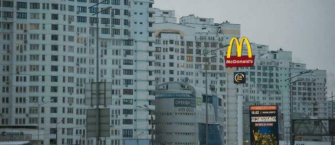 Un logo McDonald's dans une zone résidentielle de Kiev.

