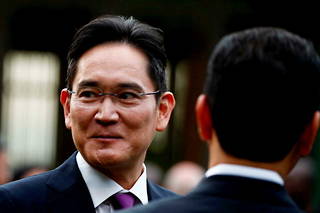 Le milliardaire sud-coréen Lee Jae-yong, condamné pour corruption et détournement de fonds en janvier dernier, a bénéficié, vendredi, d’une grâce présidentielle. 
