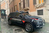Le suspect avait passe plus de huit heures enseveli avant d'etre secouru par les carabiniers.
