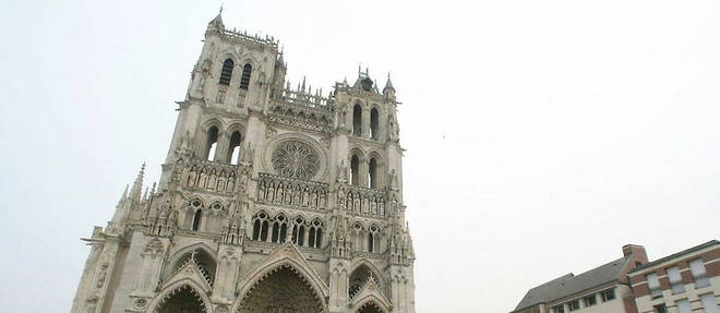 La cathedrale d'Amiens beneficie d'un reseau de detecteurs de fumee ultrasensibles.
