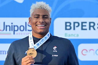 Le Français a remporté la médaille d'or de l'épreuve du 200 mètres dos à Rome.
