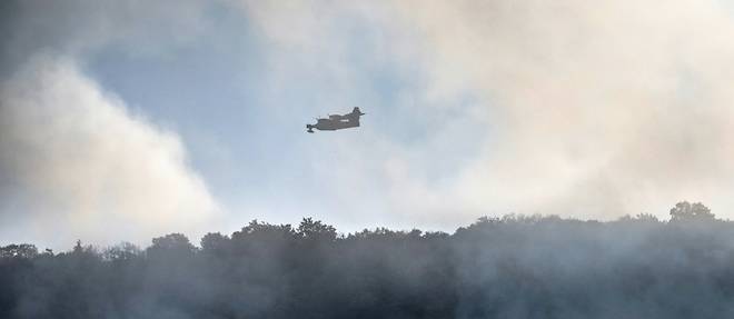 Incendies "inedits" dans le Jura: le cap des 1.000 hectares franchi, la pluie en renfort des pompiers